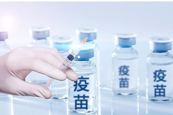 我國新冠疫苗累計(jì)接種近24億劑次，專家回應(yīng)熱點(diǎn)問題